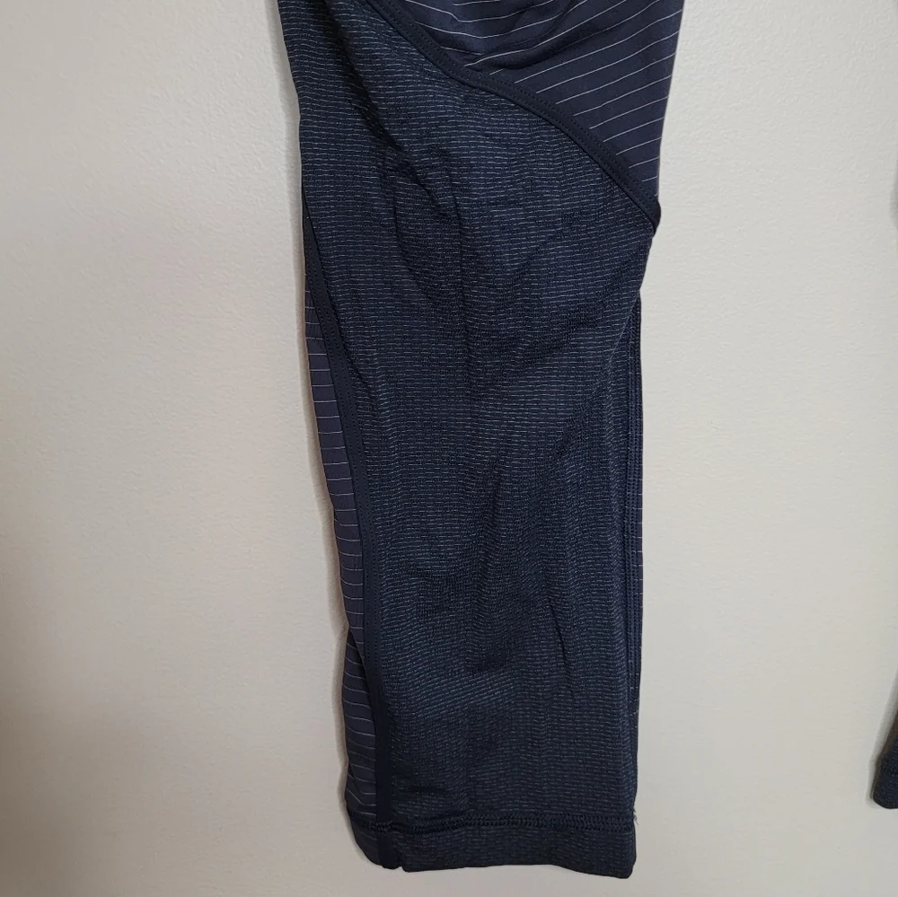 Lululemon | Conduit Crop Capri Leggings in Black Tonal Stripe